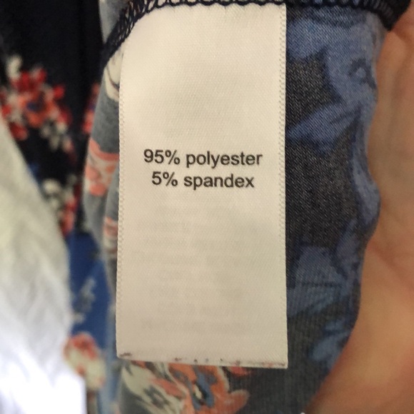 Floral Dress in a size Medium with back and angular detailing - Picture 5 of 9